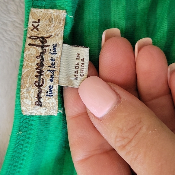 ONE WORLD LUCKY SHAMROCK TEE - Picture 4 of 4